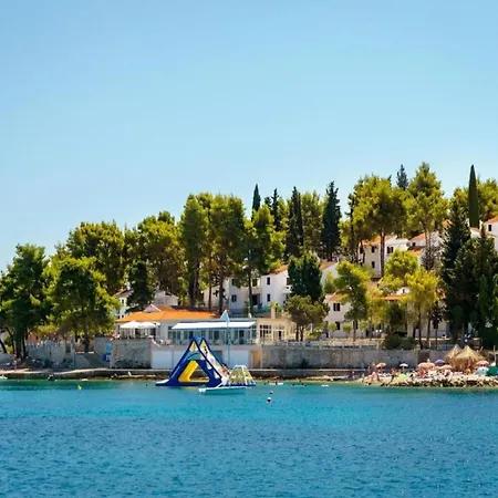 Lumbarda Resort Apartments *