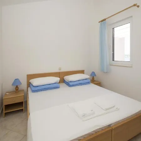 Lumbarda Resort Apartments *